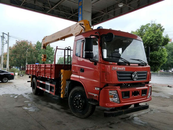 東風(fēng)專底新飛工8噸隨車吊