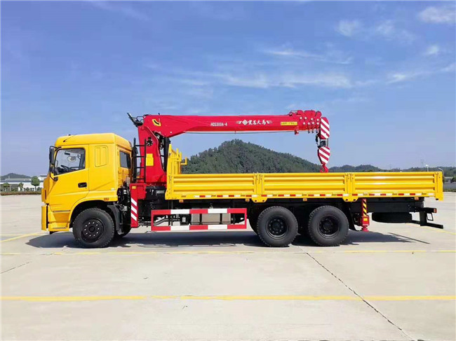 三環(huán)后八輪短軸距隨車吊，可選裝8噸、10噸、12噸吊機